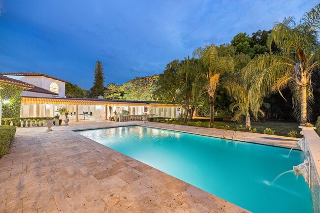 Building Photo - 12300 Old Cutler Rd