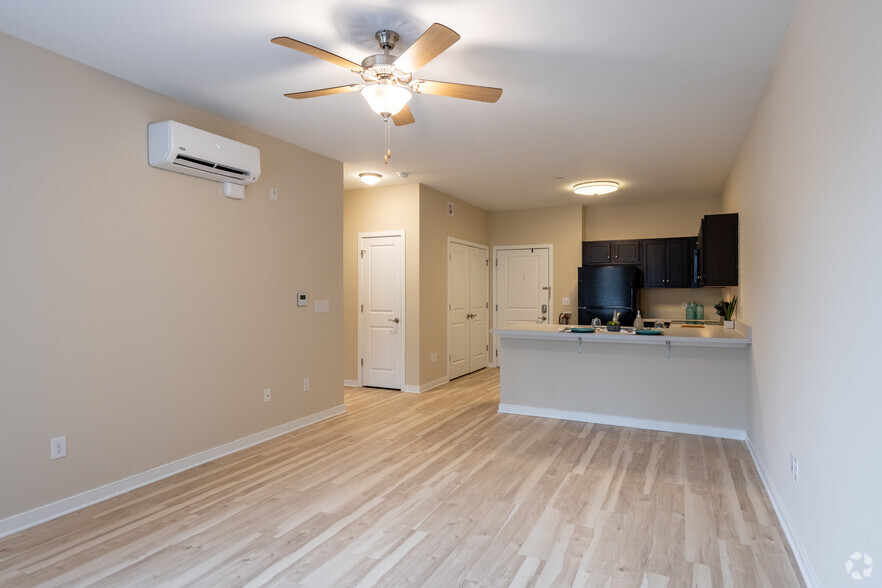 Model Unit - 1BR, 1BA - 664SF - Walters Apartments North