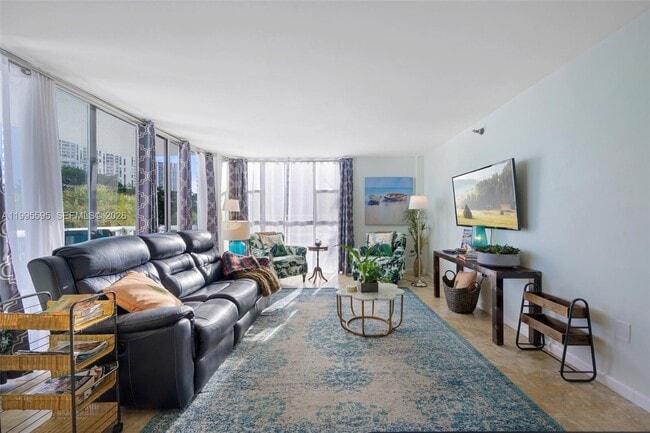 Building Photo - 20515 E Country Club Dr