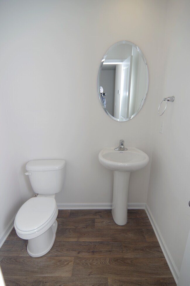 Building Photo - 116 Leslie Silver Dr