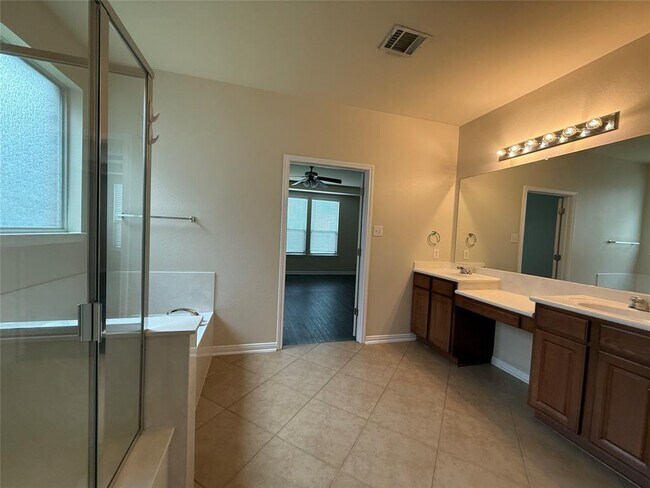 Building Photo - 1209 Laurel Oak Trail