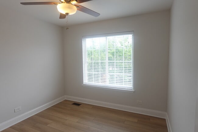 Building Photo - 337 S Arrowhead Ct