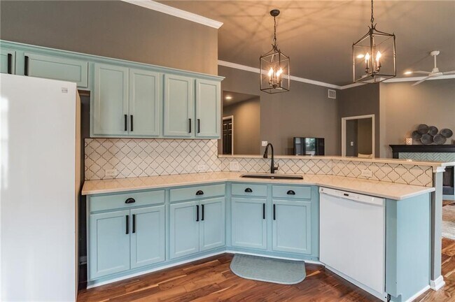 Building Photo - 403 Rosedale Blvd