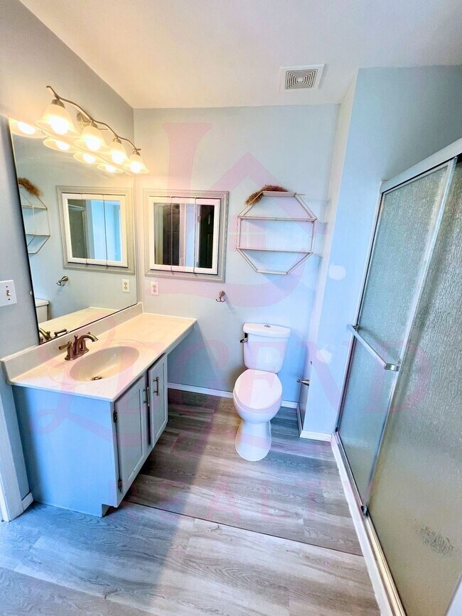 Building Photo - MOVE IN READY - Atrium Ranch for Rent in O...