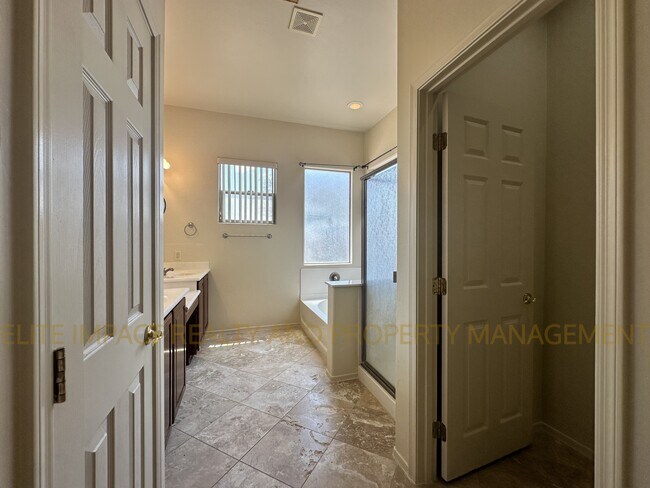 Building Photo - 6166 N Placita San Agustin