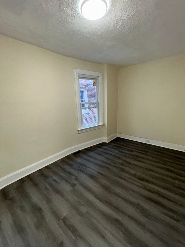 Building Photo - 510 N Hermitage Ave