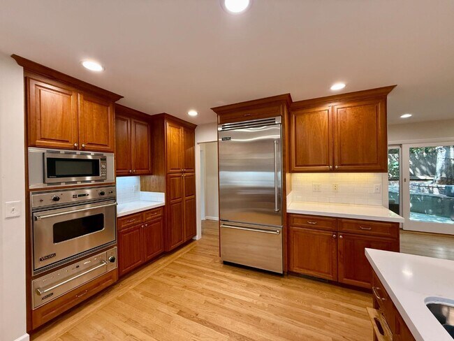 Building Photo - 1082 Lupin Way