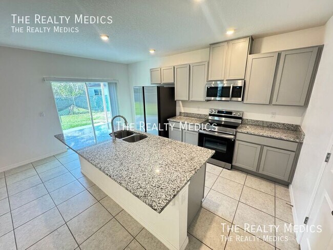 Building Photo - 320 Mariana Way