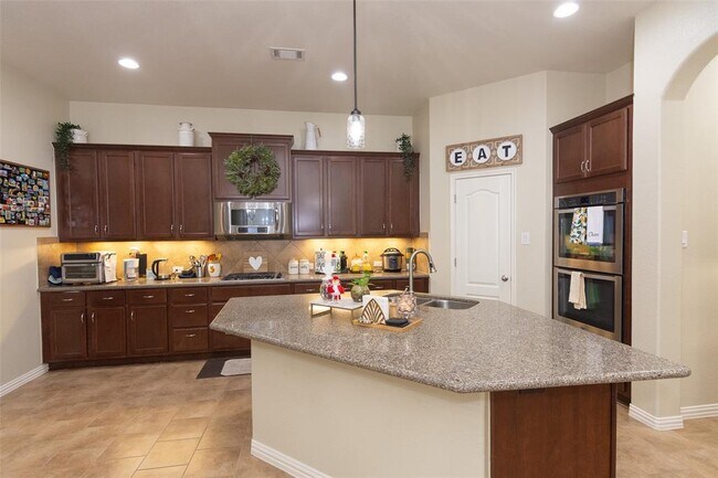 Building Photo - 204 Battleship Dr