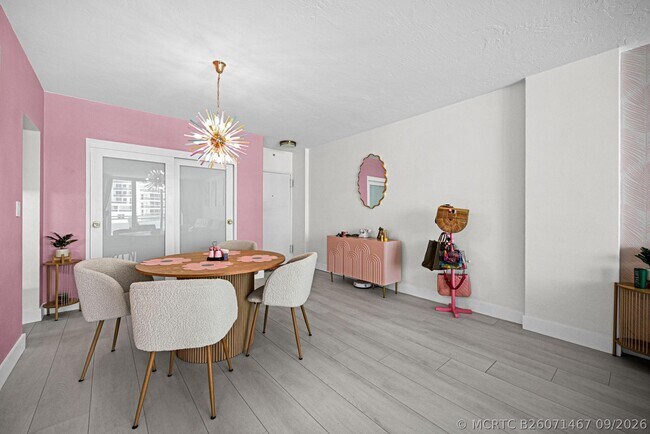 Building Photo - 3001 S Ocean Dr