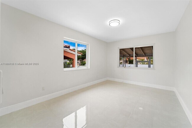 Building Photo - 555 SW 51st Ave