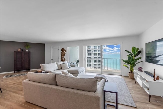 Building Photo - 2301 Gulf of Mexico Dr
