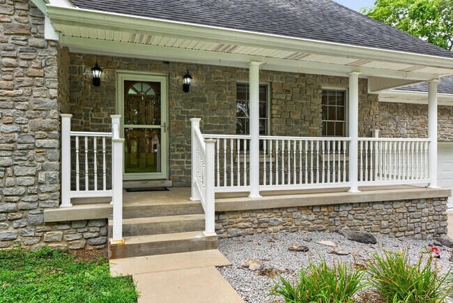 Building Photo - 133 Foxtail Dr