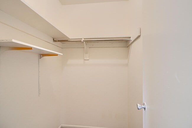 Building Photo - 14 Mountbatten Ct