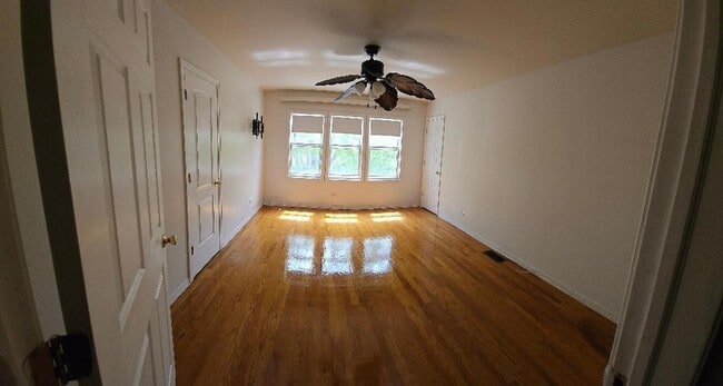 Building Photo - 548 E 89th St