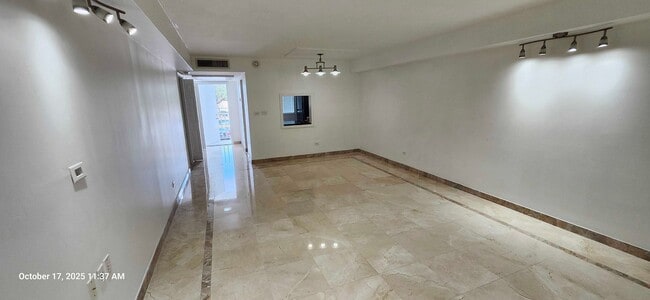 Building Photo - Spacious 1 Bed + Den | 1.5 Bath Apartment by the Canal with Pool