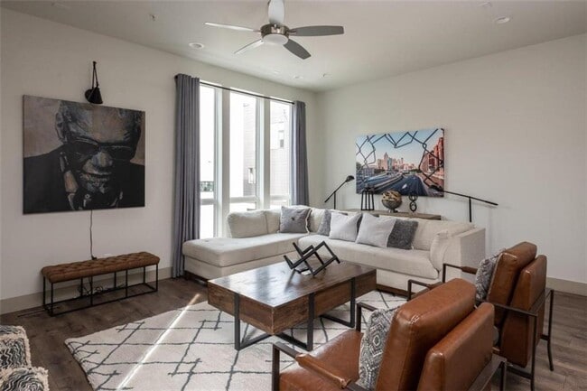 Building Photo - 37 Reynolds Square Ln