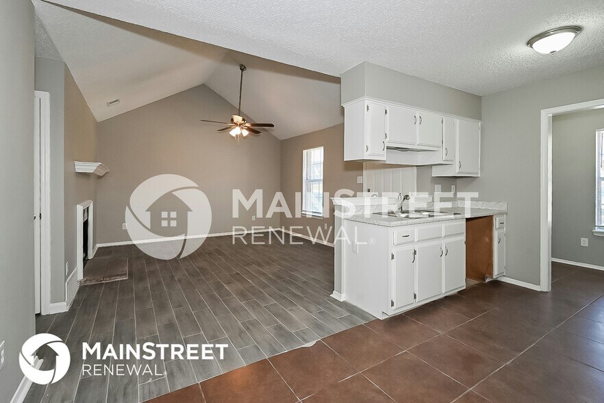 Building Photo - 4568 Summer Creek N