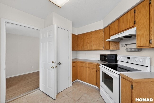 Building Photo - 4448 Lake Mead Dr