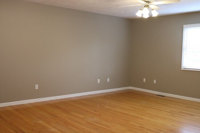 Building Photo - 2 bed/2.5 bath Townhouse in Morgantown - A...