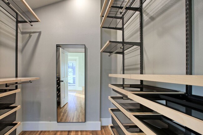 Building Photo - Exceptional 3 Bedroom Home with office & detached flex space