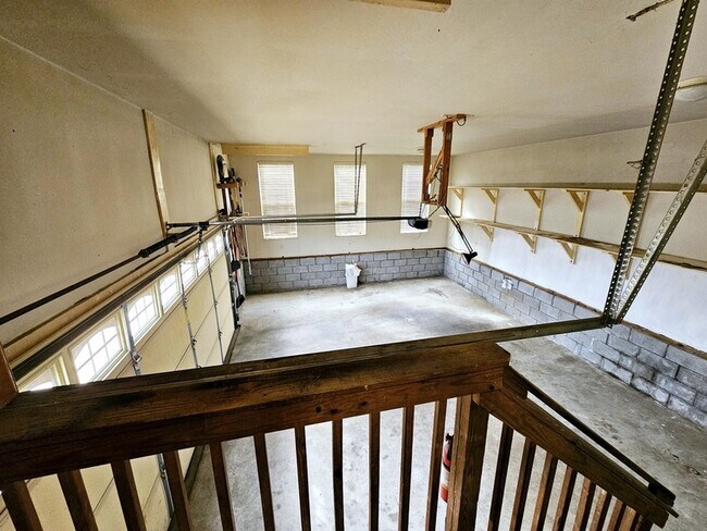 Building Photo - 2408 Bayview Dr