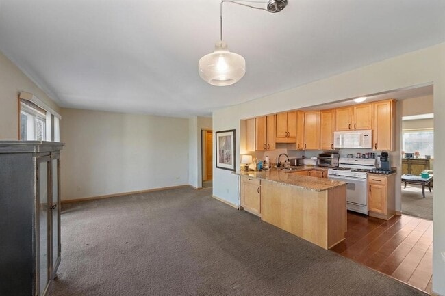 Building Photo - 304 Pondridge Cir