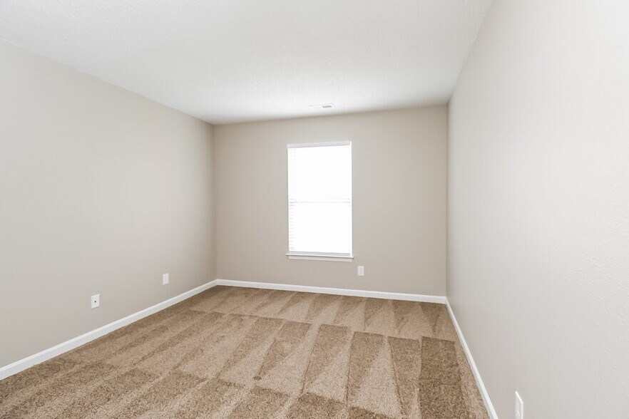 Building Photo - 2011 Dunsmore Ln