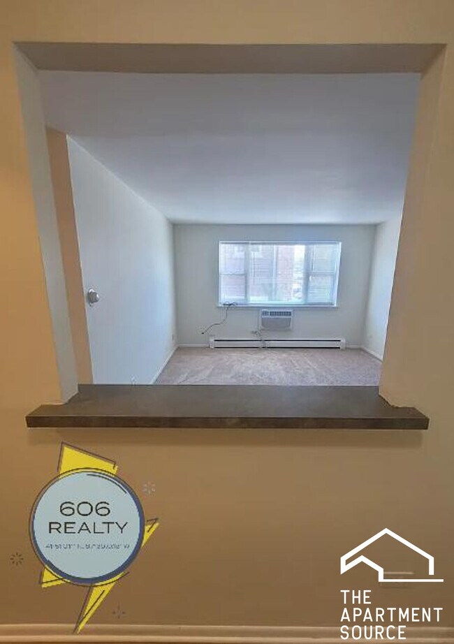 Building Photo - 1039 College Ave