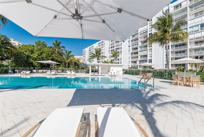 Building Photo - 613 Ocean Dr