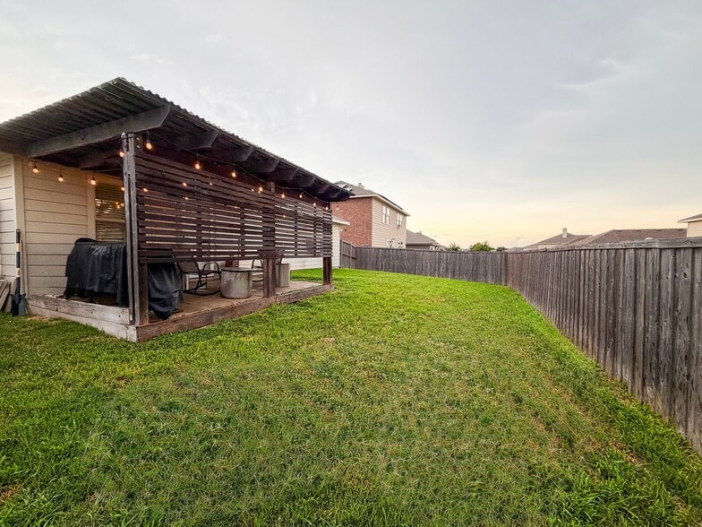 Building Photo - 12642 Forest Lawn Rd