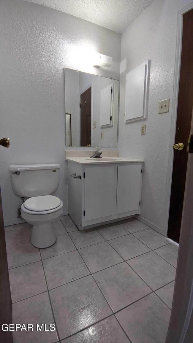 Building Photo - 10207 Silver Strand Pl