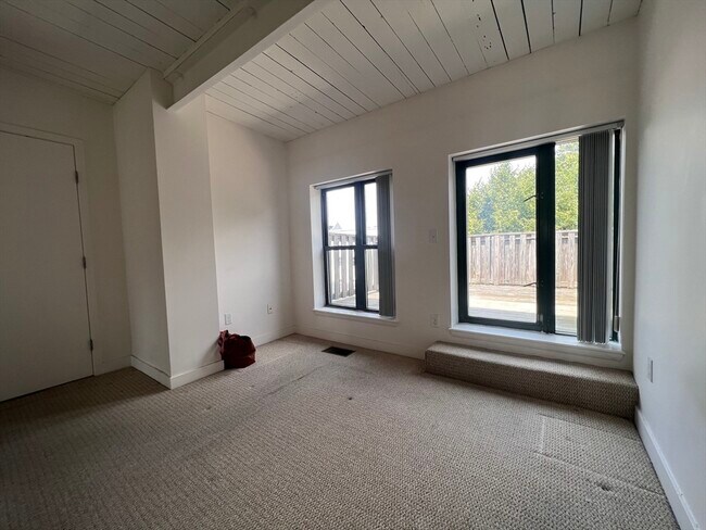 Building Photo - 71 Fulkerson St