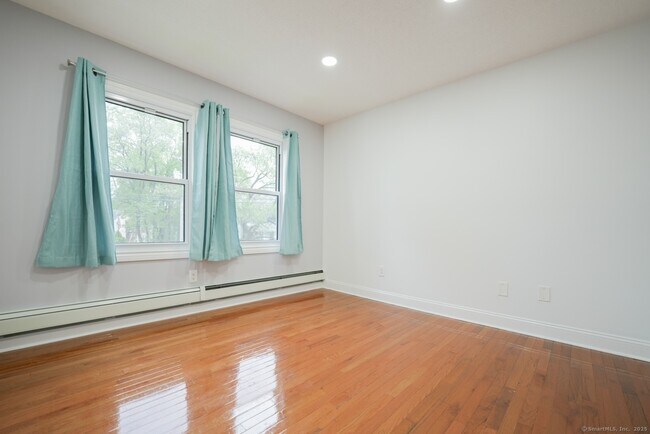 Building Photo - 377 Peck St