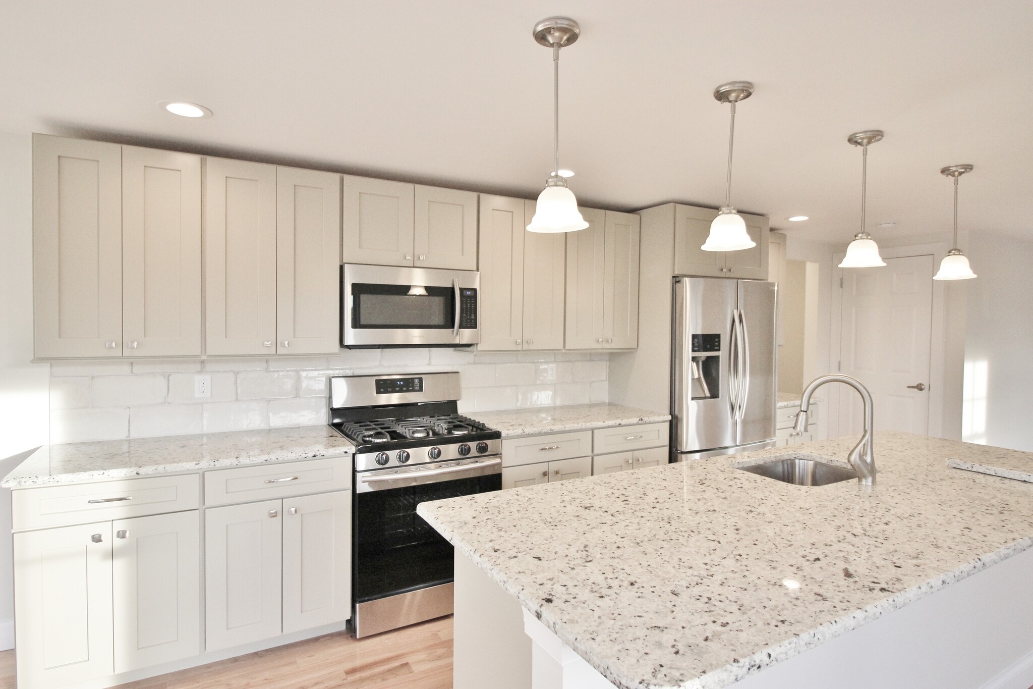 Building Photo - 37 Pine St