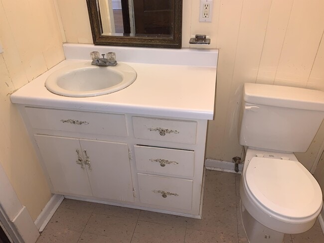 Building Photo - 313 S Brundidge St