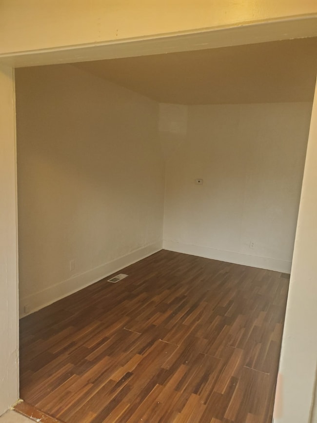Building Photo - 2 Br Apartment on 28th St.