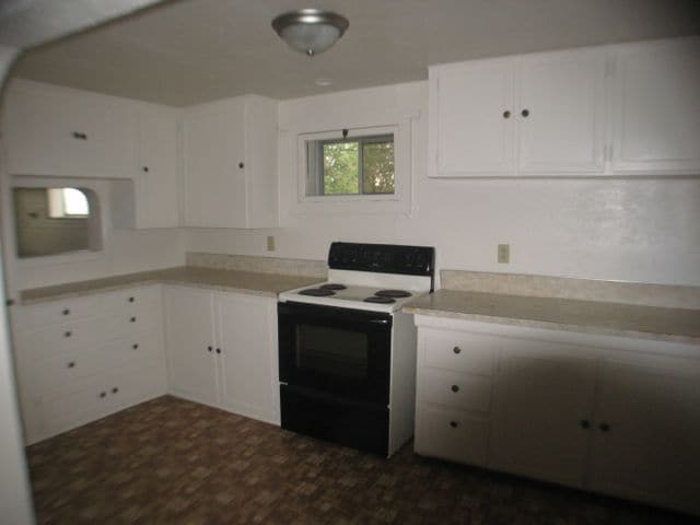 Building Photo - SINGLE-LEVEL 2 BEDROOM, 1 BATHROOM, SINGLE...