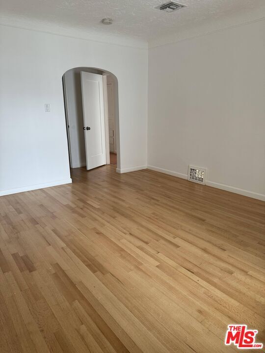 Building Photo - 122 N Orange Dr