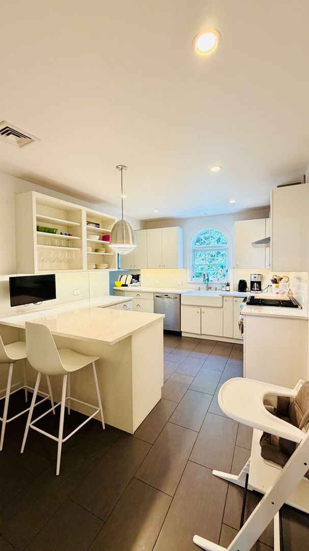 Building Photo - Elegant 3 Bedroom Tudor with Flexible Living Space