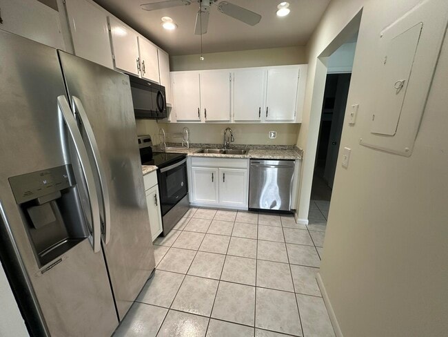 Building Photo - 933 Savannas Point Dr