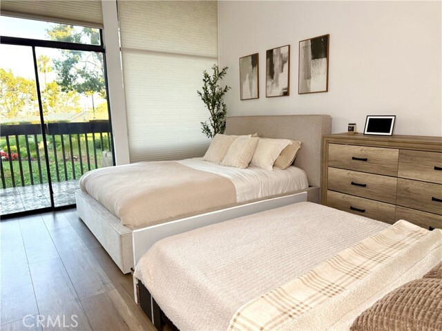 Building Photo - 9116 Marina Pacifica Dr N