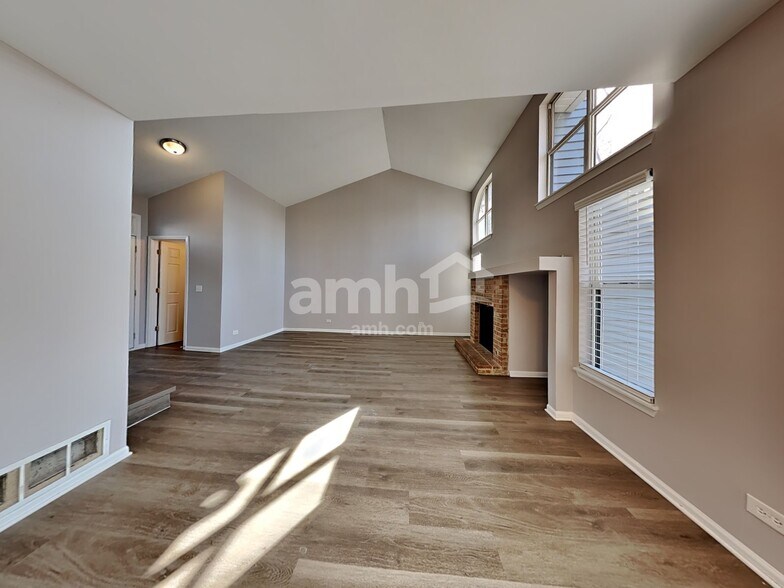 Building Photo - 15 Larkspur Ct