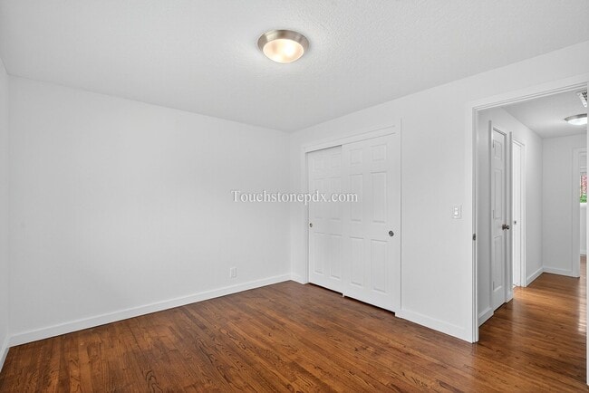 Building Photo - Charming West Linn Home with Stunning Mt. ...