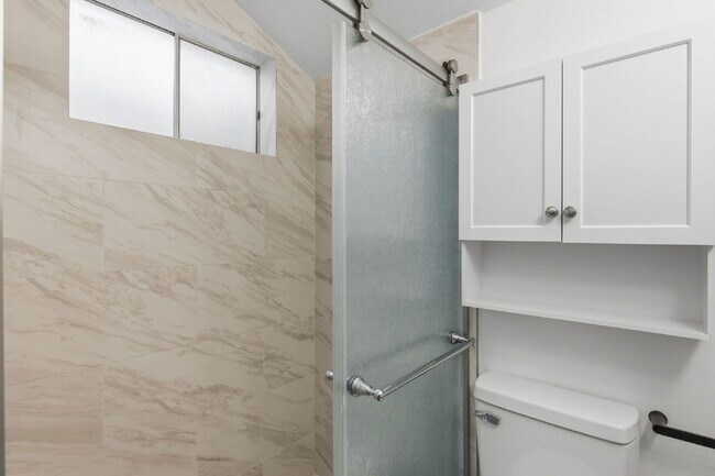 Building Photo - 930 Bowser Dr