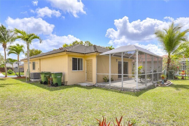 Building Photo - 450 SE 30th Dr