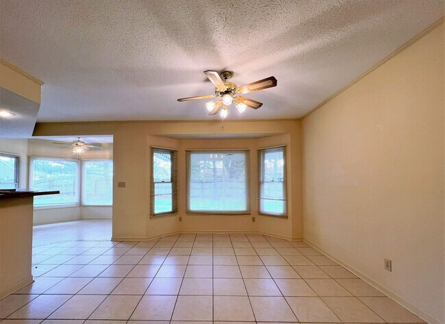 Building Photo - GREAT FARRAGUT LOCATION WITH INVITING FRONT PORCH CHARM!!!