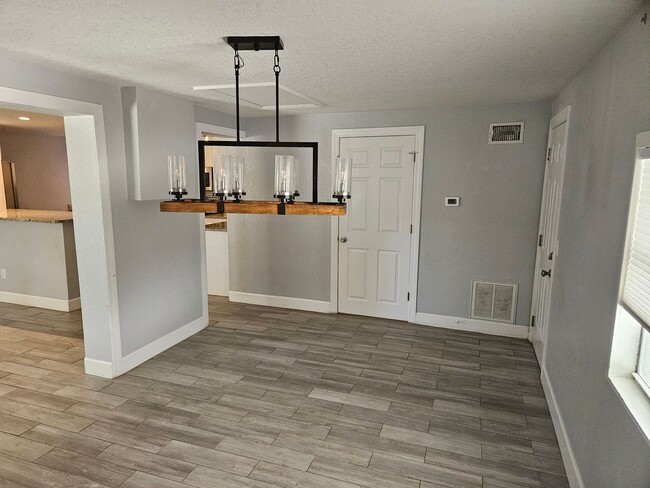 Building Photo - Stunning Jungle Terrace Oasis: Renovated 4...
