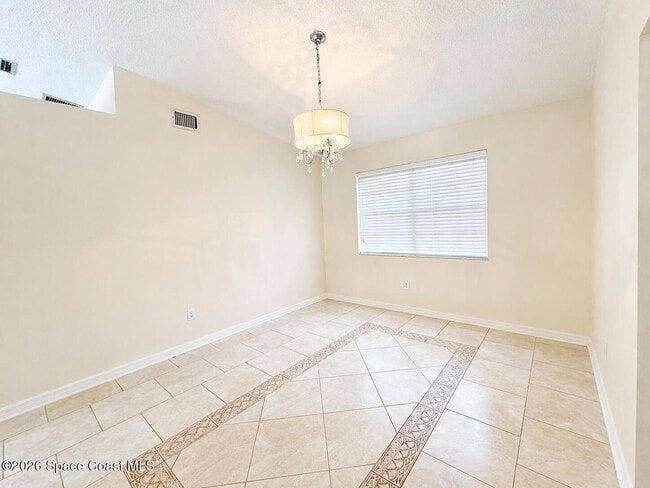 Building Photo - 270 Quail Dr