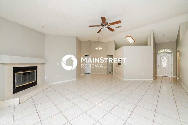 Building Photo - 4 Bedroom Pet-Friendly Home in Brandon, FL with Main Street Renewal